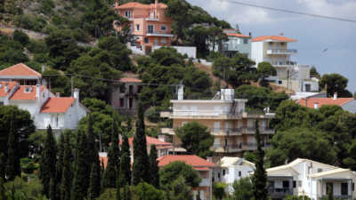 Ανακαίνιση σπιτιών: Φορολογικά κίνητρα έως και 16.000 ευρώ κερδίζουν όσοι παίρνουν αποδείξεις