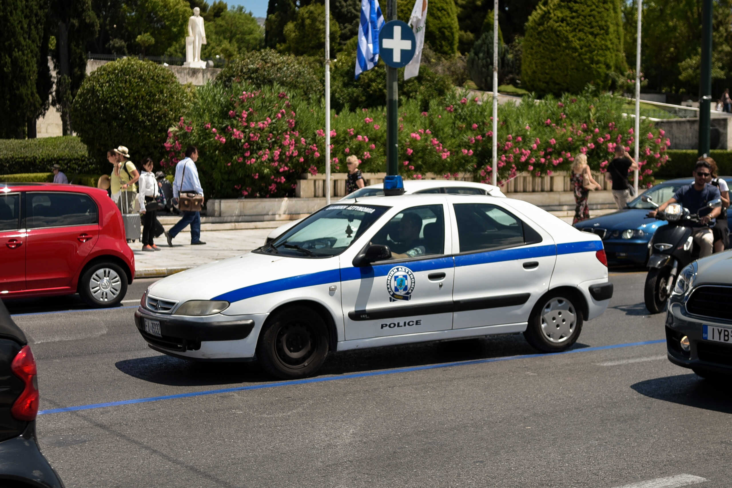 Σύνταγμα: Συνέλαβαν 38χρονο με όπλο – μπρελόκ