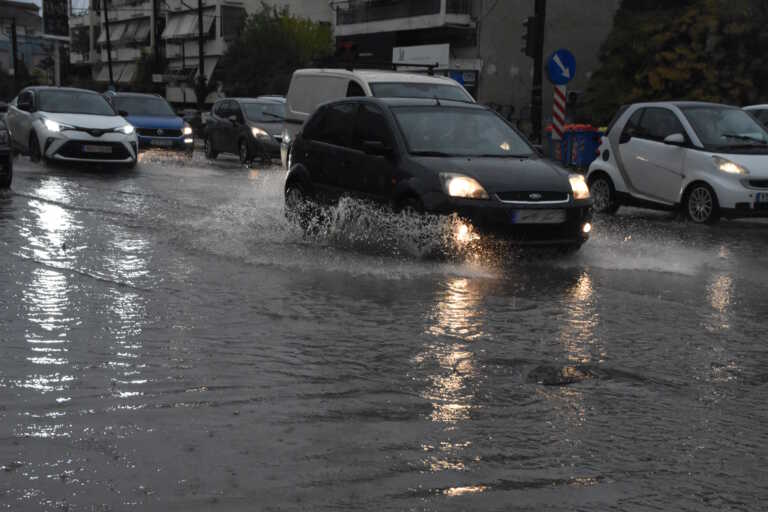 Καιρός αύριο: Λασποβροχές και καταιγίδες ακόμα και στην Αττική – Πού θα πέσουν χιόνια