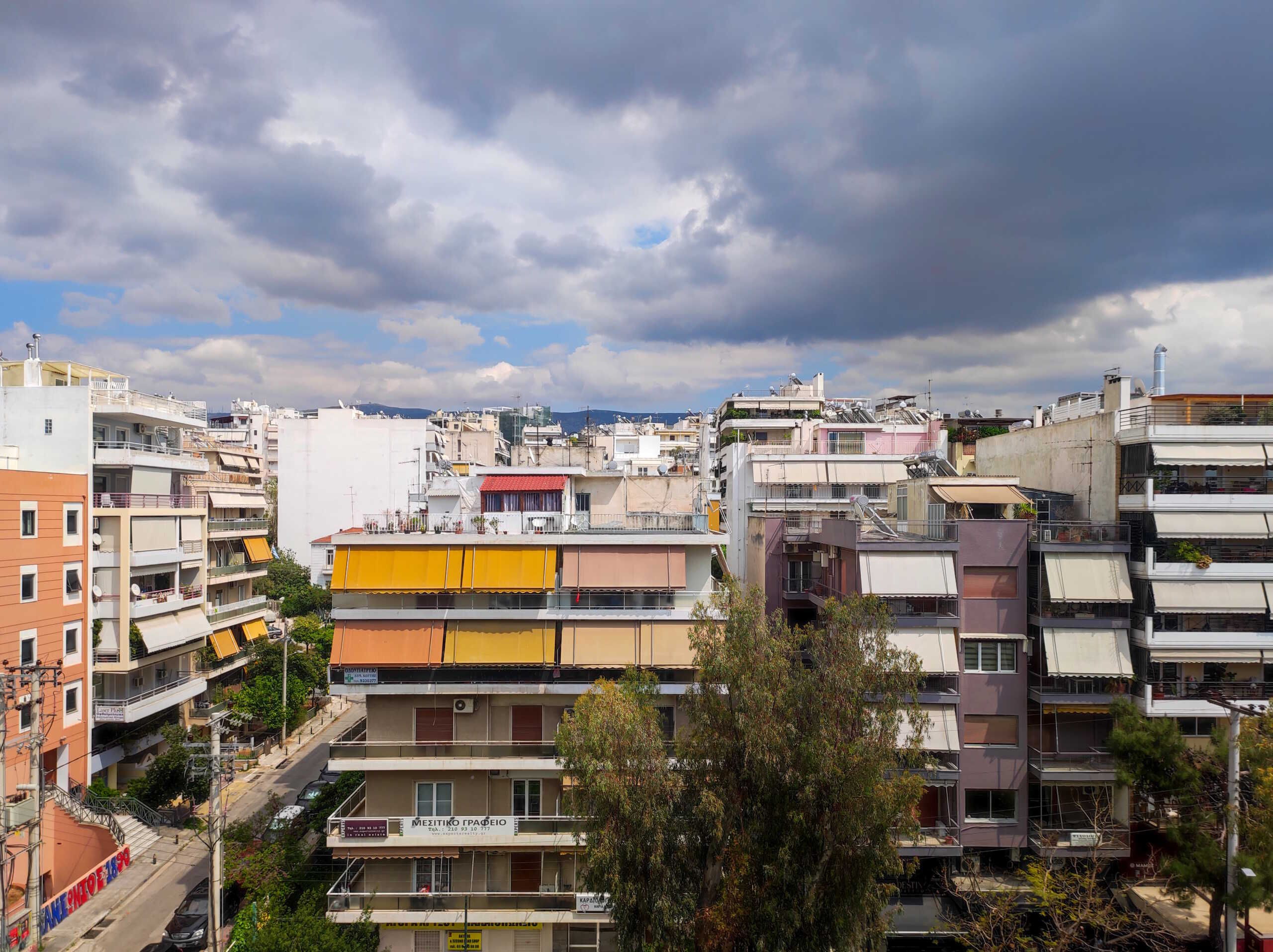 Καιρός σήμερα: Συννεφιά με ζέστη και υγρασία – Αναλυτική πρόγνωση