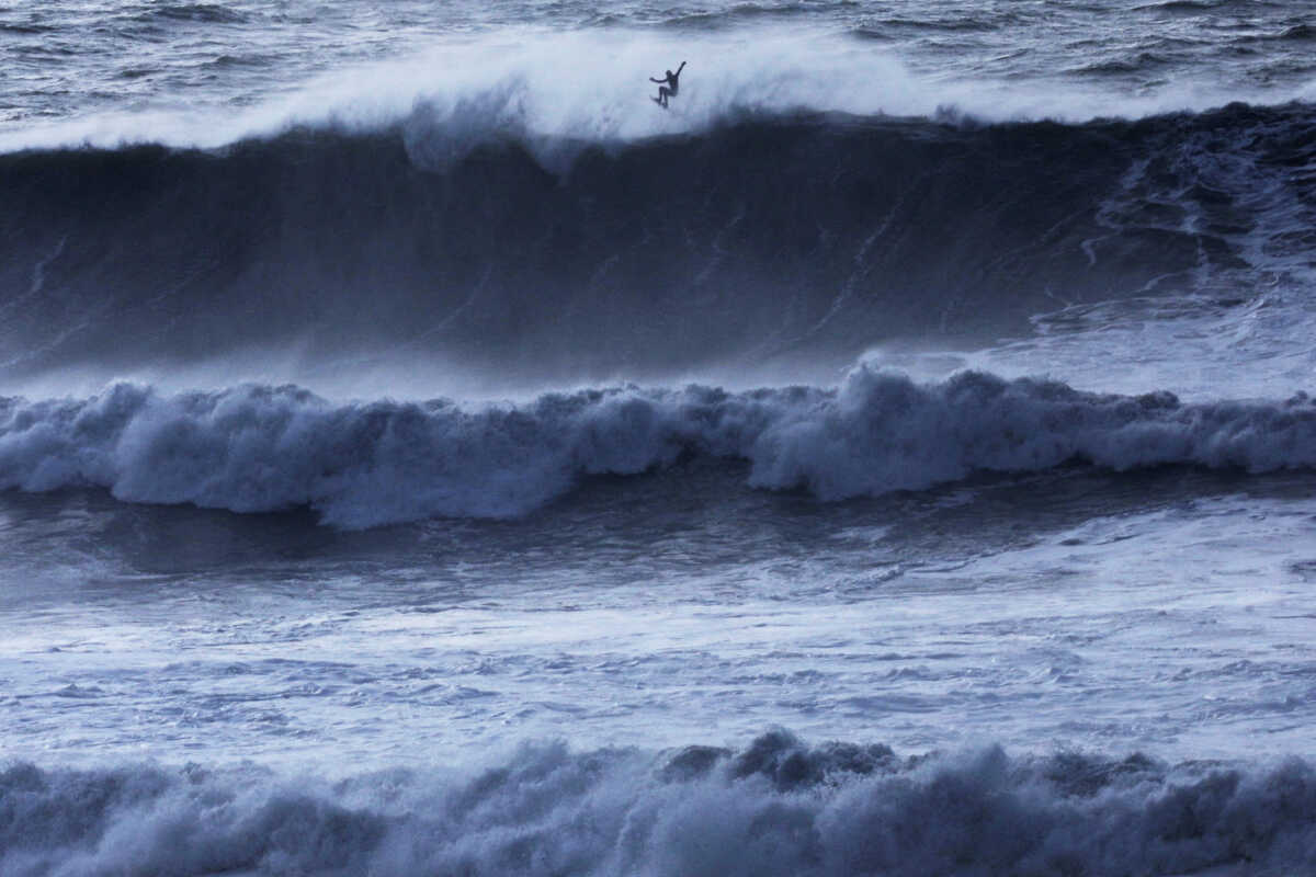 ΗΠΑ: Νέα προειδοποίηση για πελώρια κύματα στην Καλιφόρνια – Μπορεί να φτάσουν τα 12 μέτρα