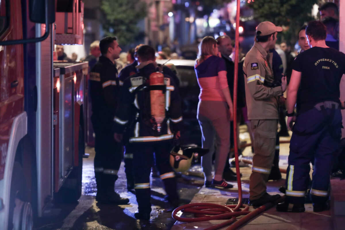 Φωτιά σε διαμέρισμα στο Παλαιό Φάληρο – Απεγκλωβίστηκαν δύο ένοικοι