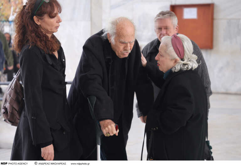 Τελευταίο αντίο στον σπουδαίο ηθοποιό Γιώργο Μιχαλακόπουλο – Στο Α’ Νεκροταφείο η κηδεία του