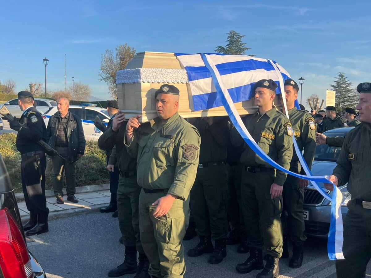 Γιώργος Λυγγερίδης: Σπαραγμός στην κηδεία του – Με σειρήνες περιπολικών αποχαιρέτησαν τον άτυχο αστυνομικό