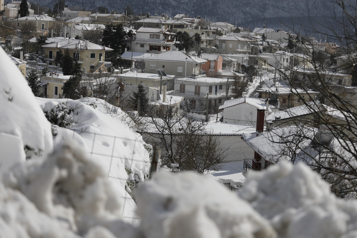 Καιρός σήμερα: «Βουτιά» της θερμοκρασίας με χιόνια και τοπικές βροχές – Αναλυτική πρόγνωση