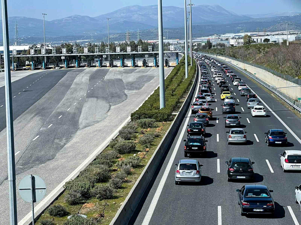 Τροχαίο με 89χρονο που πήγαινε ανάποδα στην Αττική Οδό έφερε προβλήματα στην κυκλοφορία στο ρεύμα προς Ελευσίνα