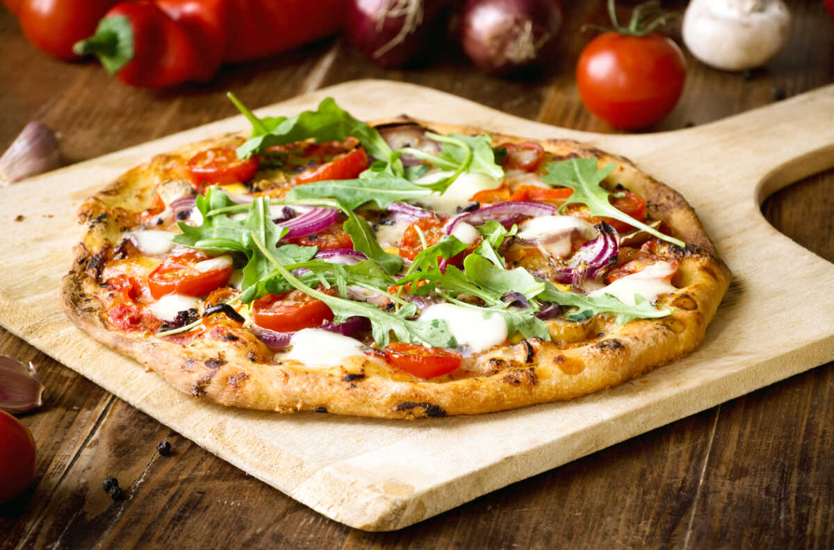 Η συνταγή για να φτιάξετε την τέλεια ιταλική πίτσα