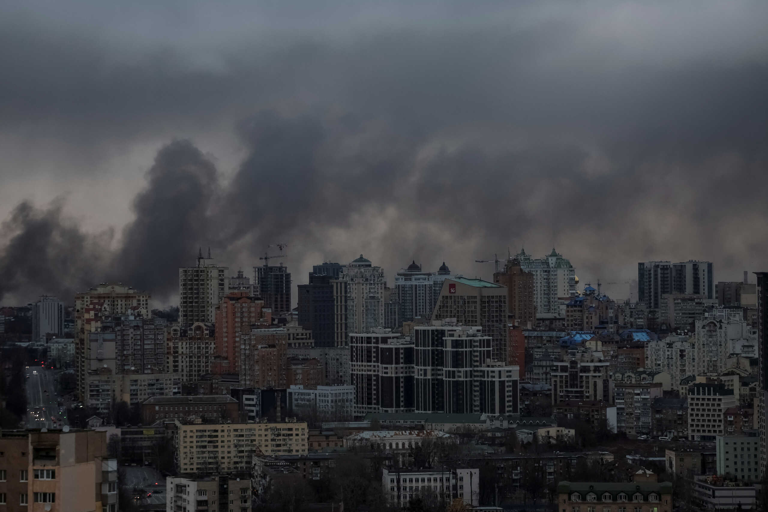 Ουκρανία: Τουλάχιστον 4 νεκροί από το μπαράζ ρωσικών βομβαρδισμών σε Κίεβο και Χάρκοβο