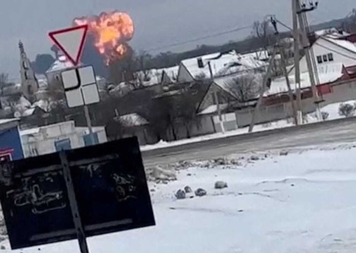 Ρωσία: Βρέθηκαν τα δύο μαύρα κουτιά του στρατιωτικού αεροπλάνου που συνετρίβη στο Μπέλγκοροντ