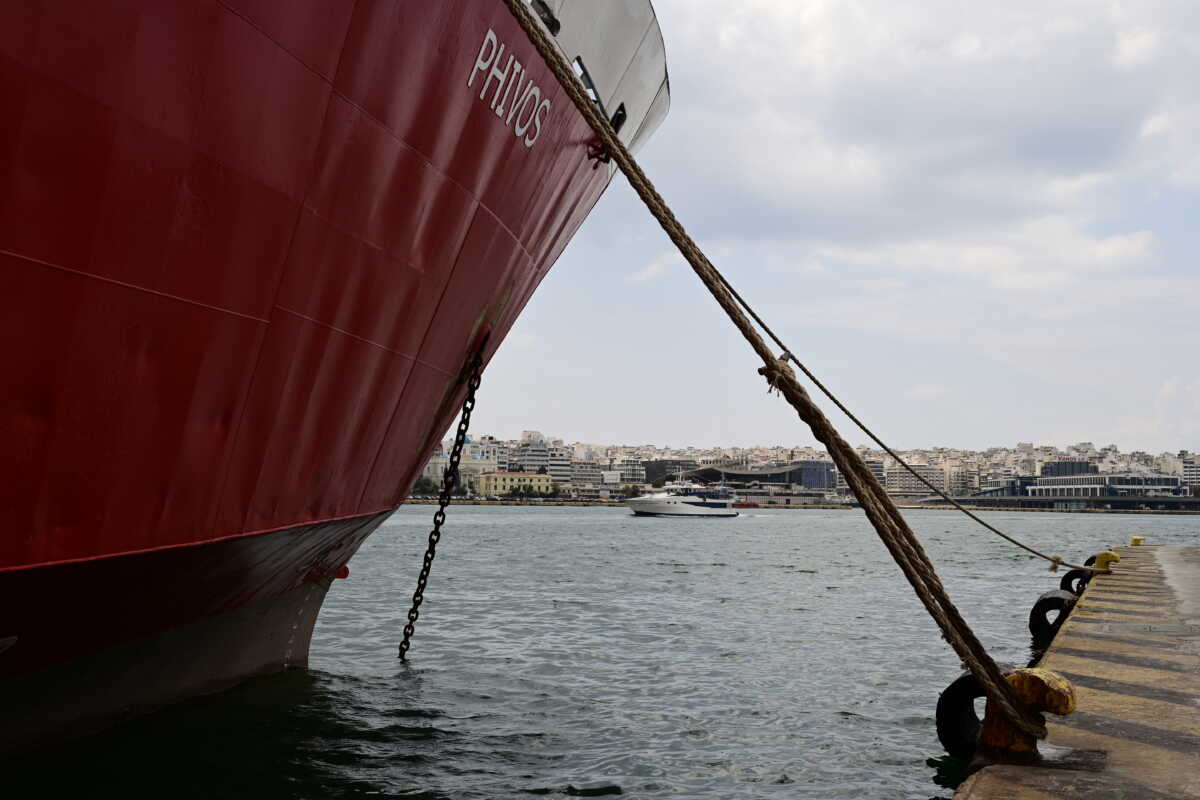 Κακοκαιρία Avgi: Δεμένα τα πλοία στα λιμάνια σε Πειραιά, Ραφήνα και Λαύριο – Σε ισχύ το απαγορευτικό απόπλου