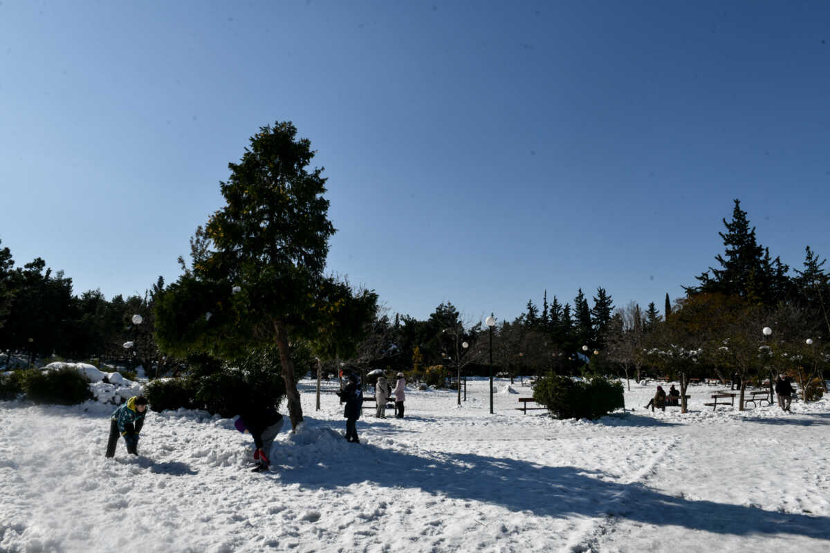 Καιρός: Ραγδαία επιδείνωση από το Σάββατο με κατακόρυφη πτώση της θερμοκρασίας, θυελλώδεις ανέμους και χιόνια – Έκτακτο δελτίο από ΕΜΥ