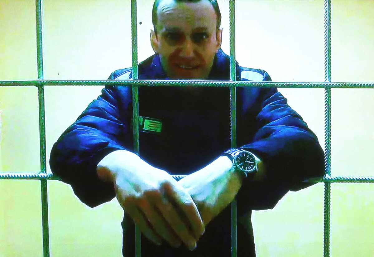 Αλεξέι Ναβάλνι: Πράκτορες στο κελί του 2 μέρες πριν το θάνατό του – Οι ώρες στην φυλακή πριν την ανακοίνωση