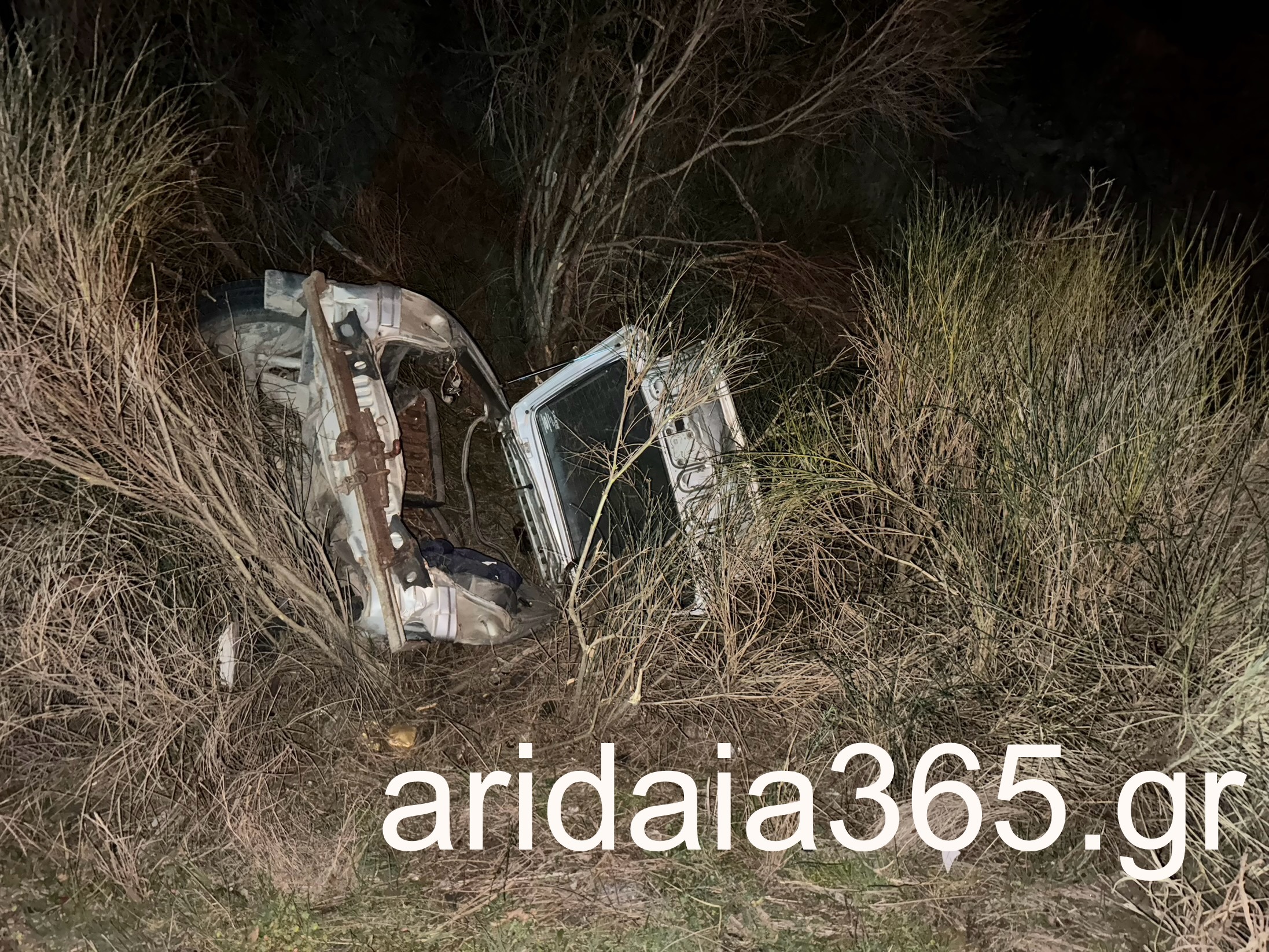 Πέλλα: Τροχαίο με τέσσερις τραυματίες στην Αριδαία – Αυτοκίνητο κόπηκε στα δύο