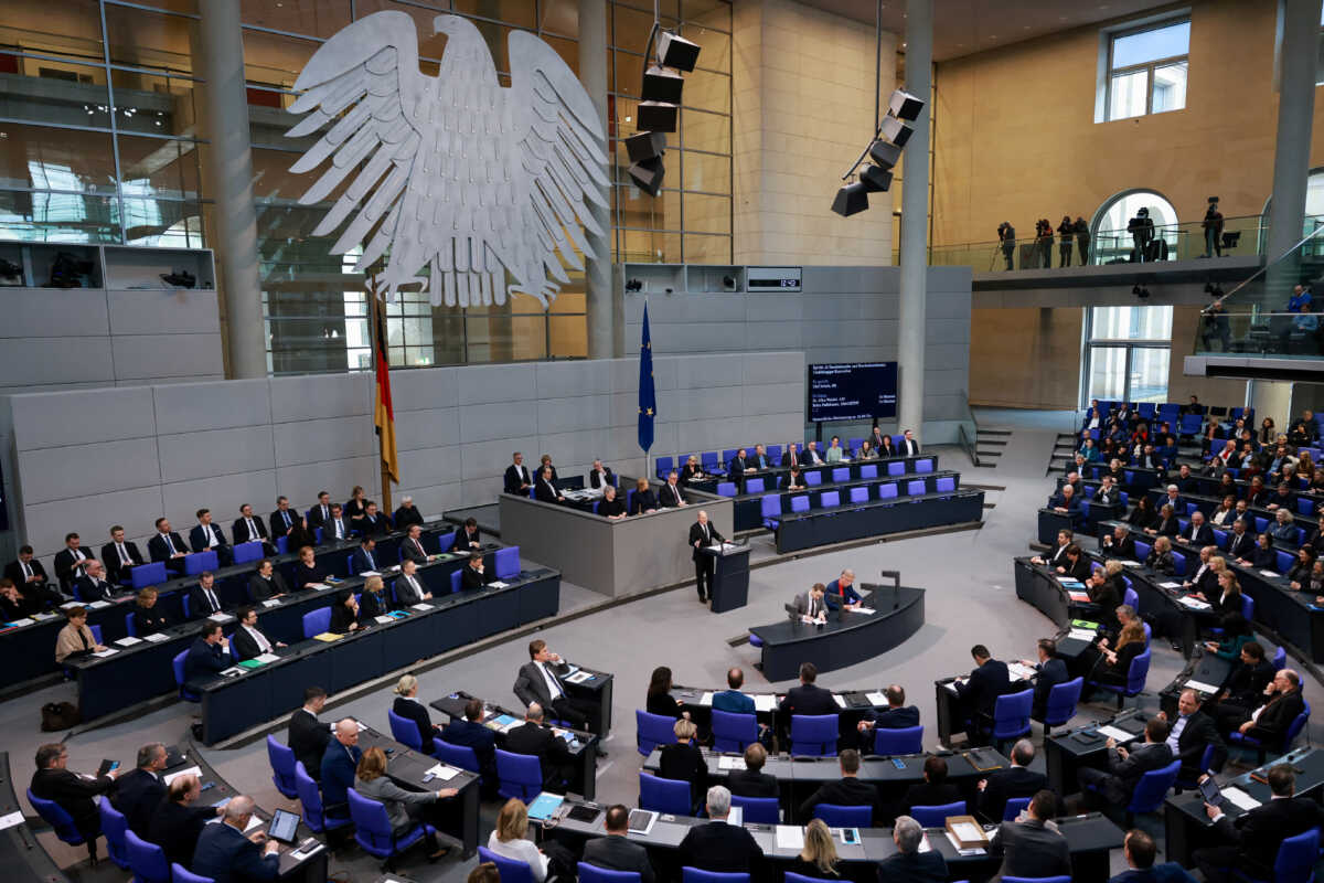 Γερμανία – δημοσκόπηση: Ξαναπέρασε στην δεύτερη θέση το SPD με «βραχεία κεφαλή» από το ακροδεξιό AfD