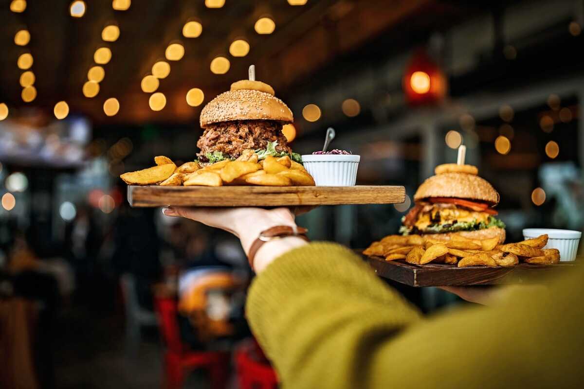 Γιατί όσοι ζουν κοντά σε εστιατόρια fast food κινδυνεύουν με καρδιακή ανεπάρκεια