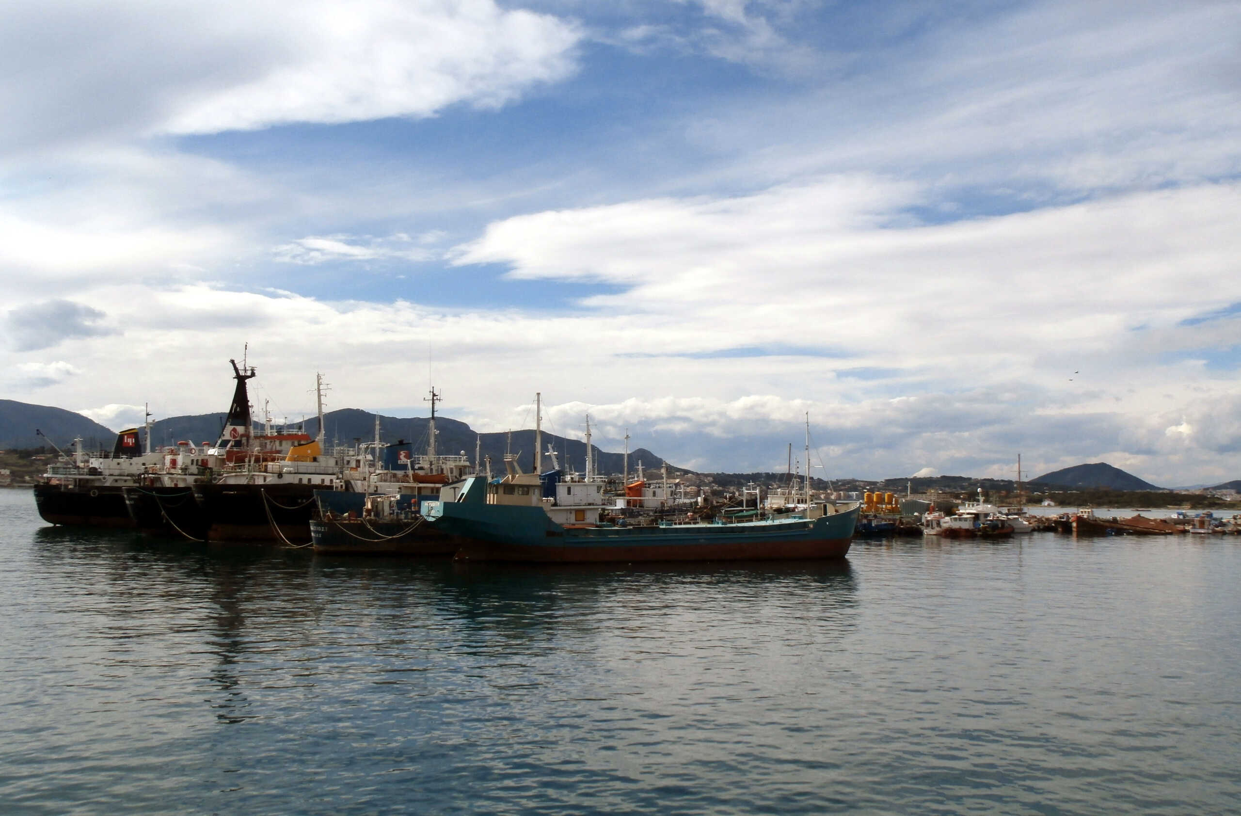 Πέραμα: Πτώση αυτοκινήτου στο λιμάνι – Καλά στην υγεία τους οι 4 επιβαίνοντες