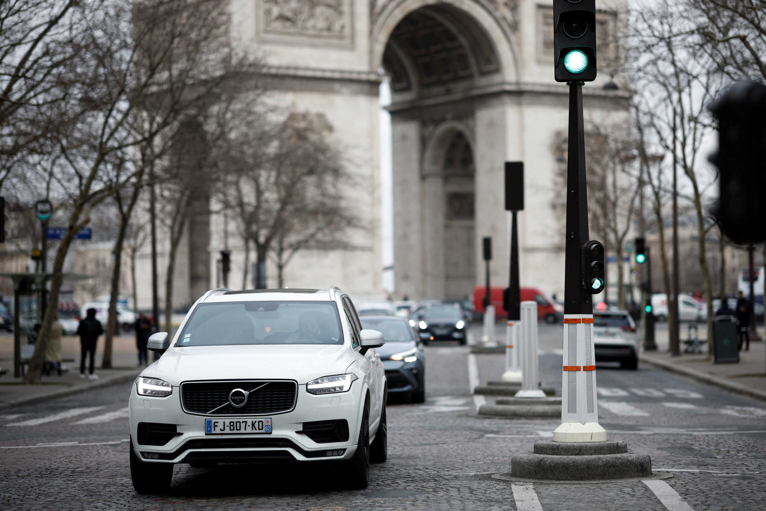Γαλλία: Τριπλάσια τέλη πάρκινγκ για όσους διαθέτουν SUV και μένουν στο Παρίσι