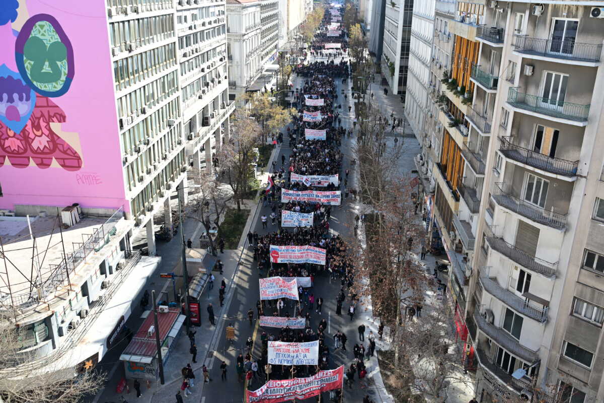 Σε εξέλιξη το συλλαλητήριο κατά της ίδρυσης μη κρατικών πανεπιστημίων – Απροσπέλαστο το κέντρο της Αθήνας