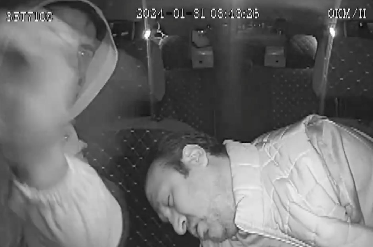 Οδηγός ταξί στη Σμύρνη «πλήρωσε» την καλοσύνη του – Βίντεο σοκ
