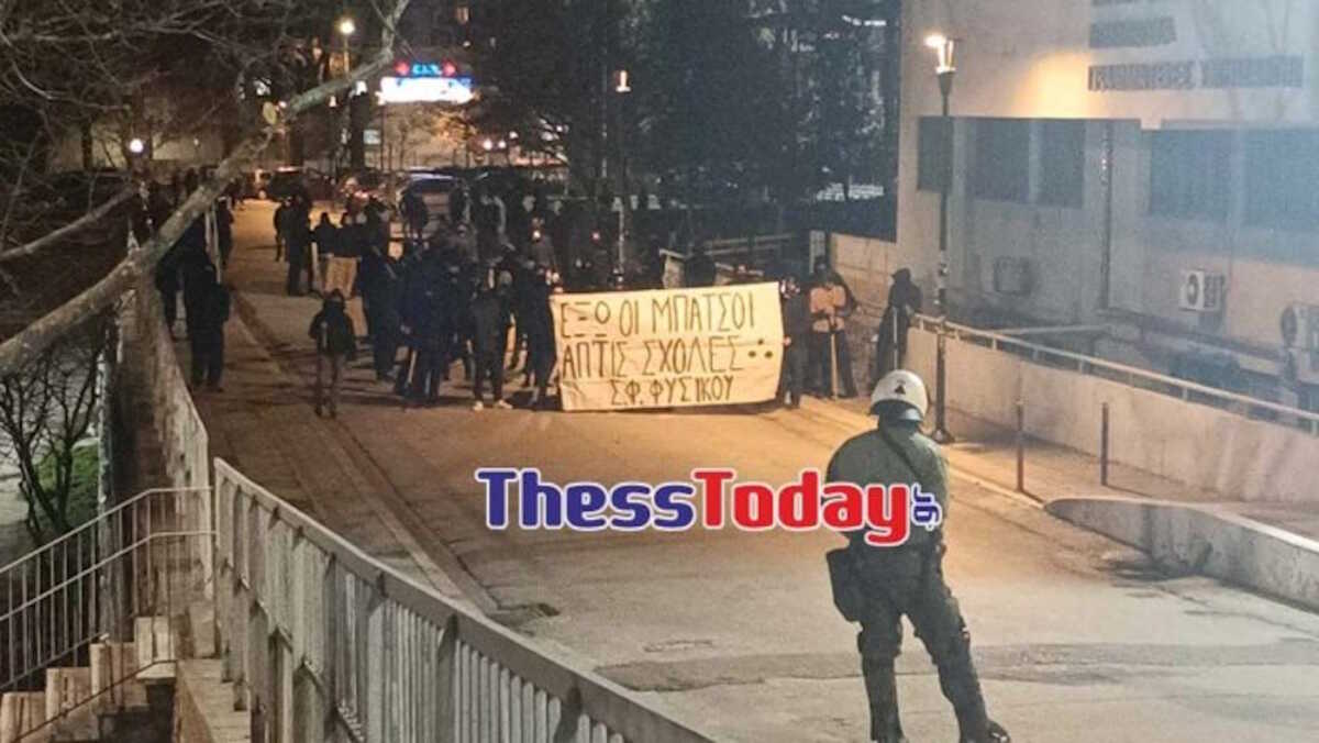 Θεσσαλονίκη: Υβριστικά συνθήματα αντιεξουσιαστών στο ΑΠΘ για τον νεκρό αστυνομικό στου Ρέντη