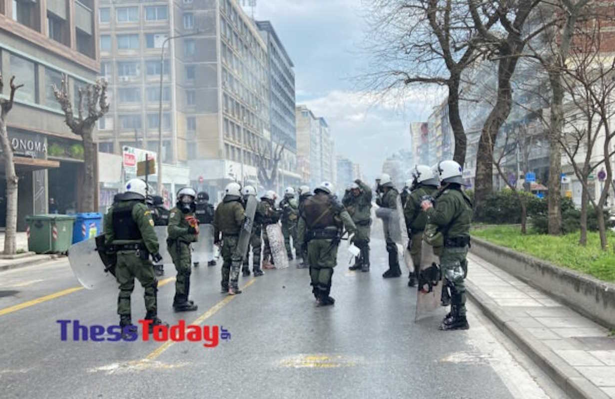 Θεσσαλονίκη: Αναβλήθηκε ξανά η δίκη στους συλληφθέντες για τα επεισόδια στην πορεία για τα Τέμπη
