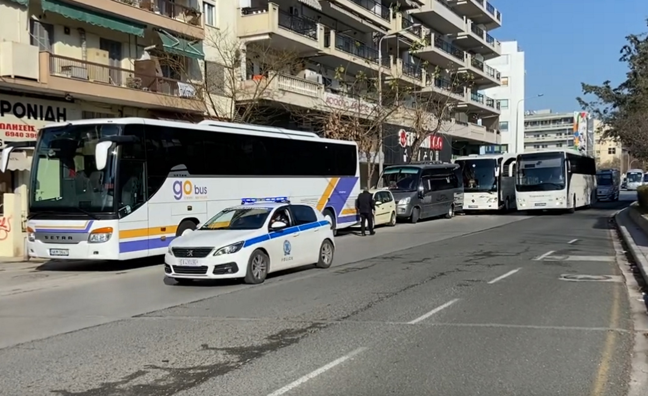 Θεσσαλονίκη: Διαμαρτυρία από ιδιοκτήτες τουριστικών λεωφορείων – Τι ζητούν από την κυβέρνηση