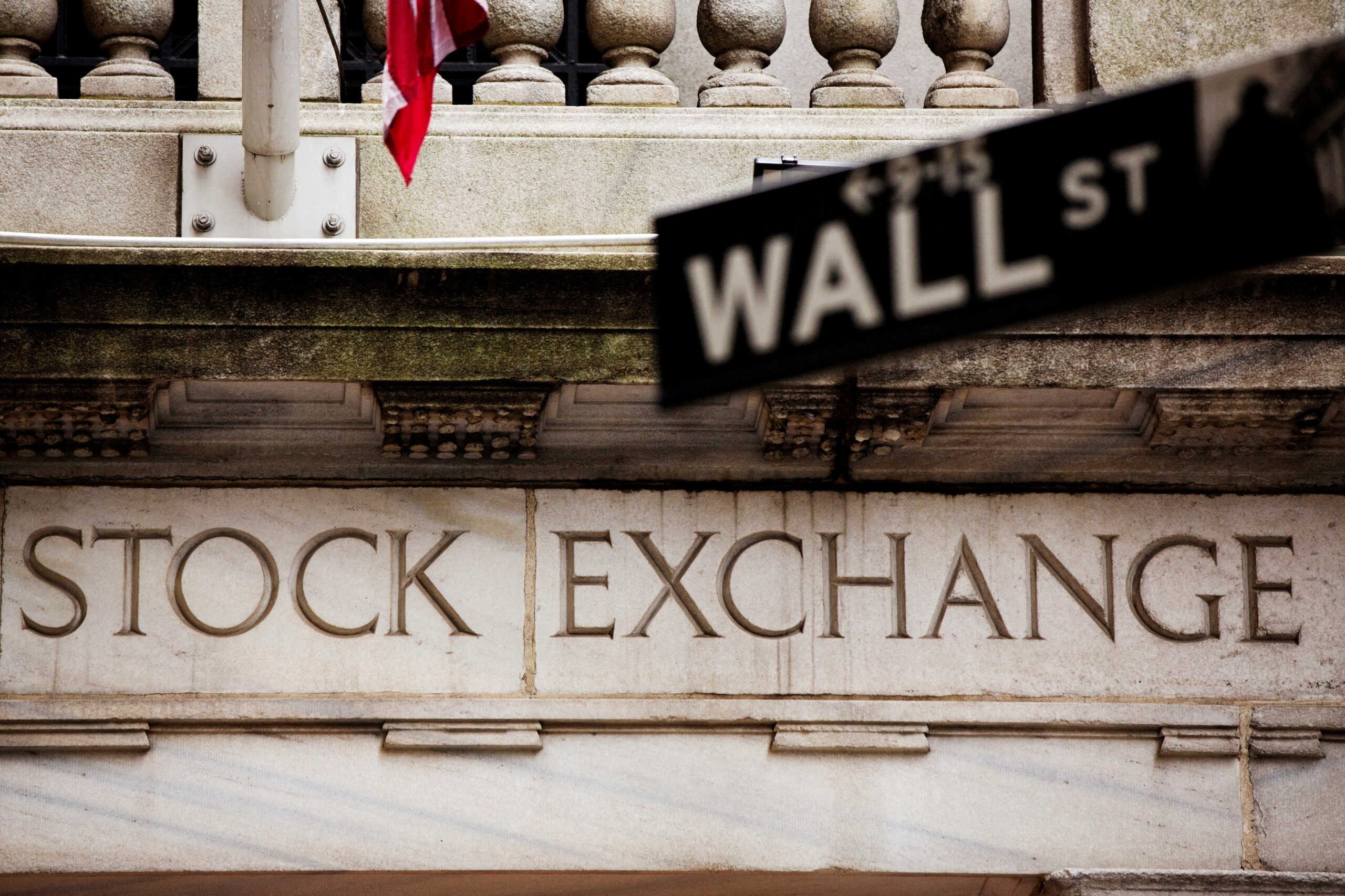 Μερική ανάκαμψη για τη Wall Street μετά το χθεσινό sell off – Σε αρνητικό έδαφος μετά από 8 συνεδριάσεις το πετρέλαιο