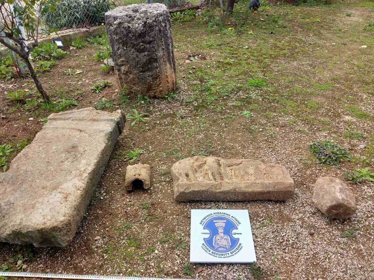 Κόρινθος: Βρέθηκαν αρχαία έξω από εκκλησία – Ίχνη λαθραίων ανασκαφών στην περιοχή