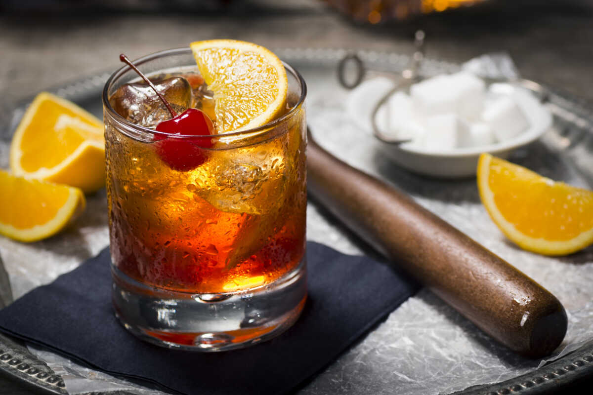 Η συνταγή για Old Fashioned, Negroni, Aperol Spritz και Dry Martini