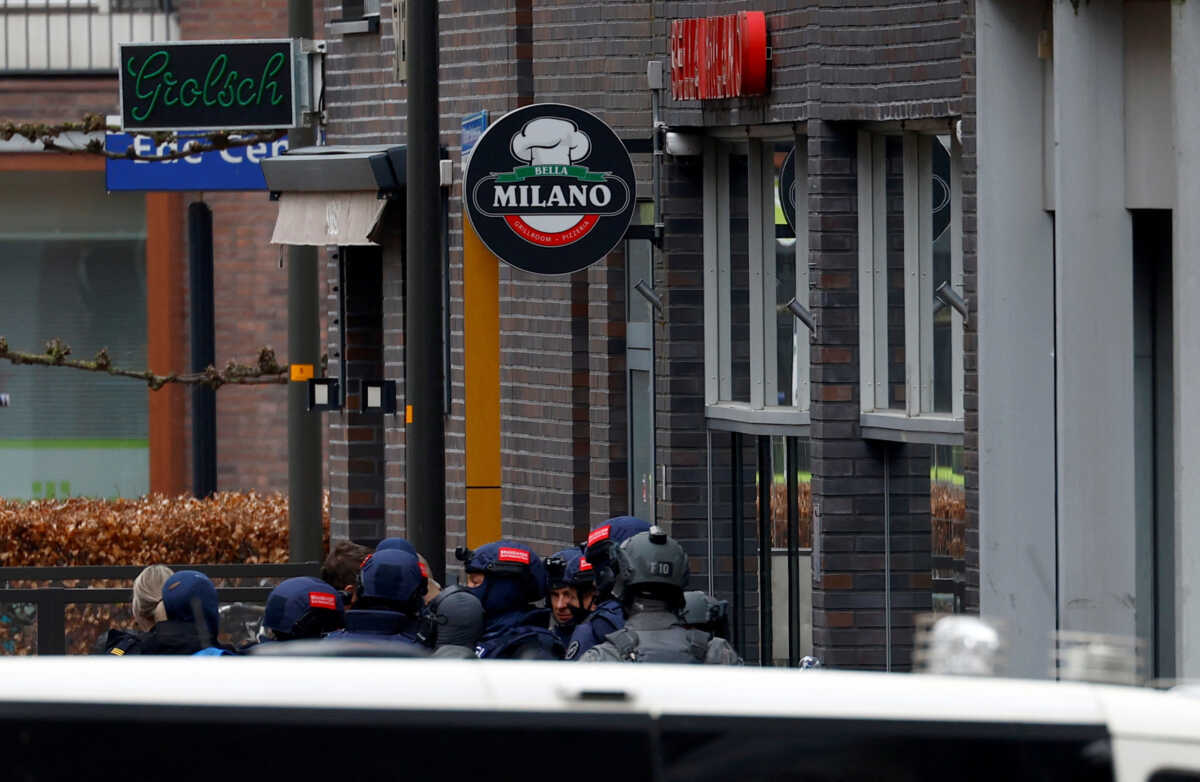Ολλανδία: Βίντεο με τη στιγμή της απελευθέρωσης τριών ομήρων – Κρατά άλλους δύο ο δράστης