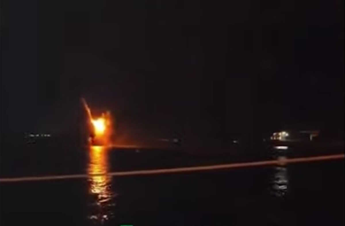 Βίντεο ντοκουμέντο από την επίθεση ουκρανικών drones στο ρωσικό πλοίο Sergey Kotov στην Κριμαία