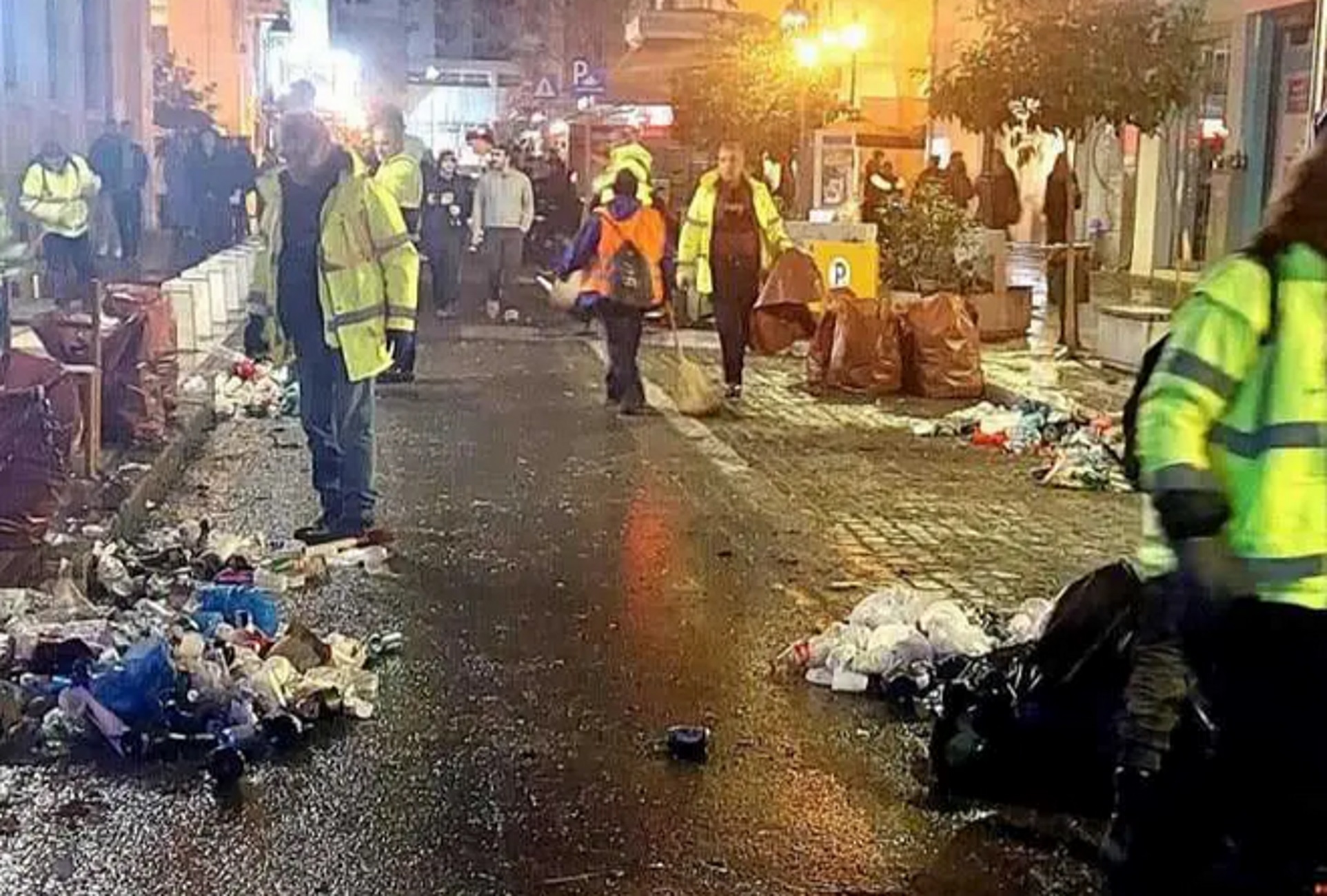 Θεσσαλονίκη: Πάνω από 10 τόνοι σκουπίδια την Τσικνοπέμπτη μόνο στη Βασιλέως Ηρακλείου