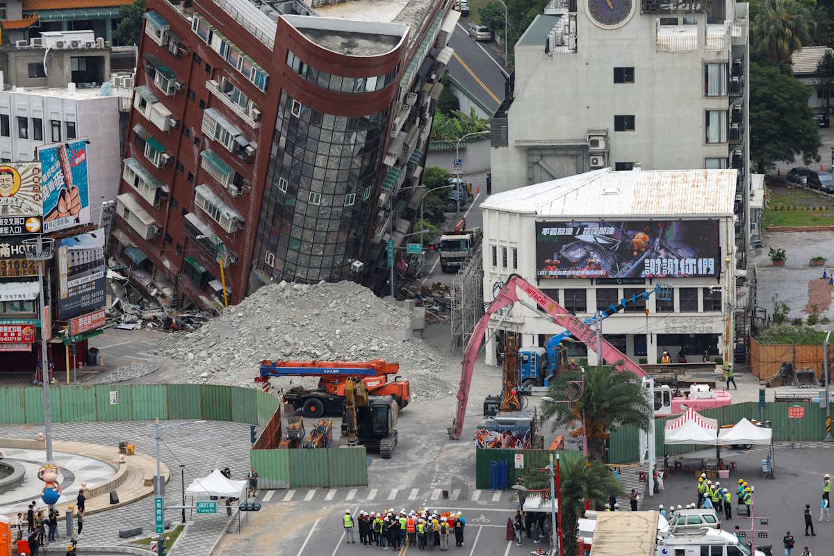 Σεισμός 7,4 Ρίχτερ στην Ταϊβάν: Στους 12 έφτασαν οι νεκροί, απεγκλωβίστηκαν ζωντανοί από τα ερείπια