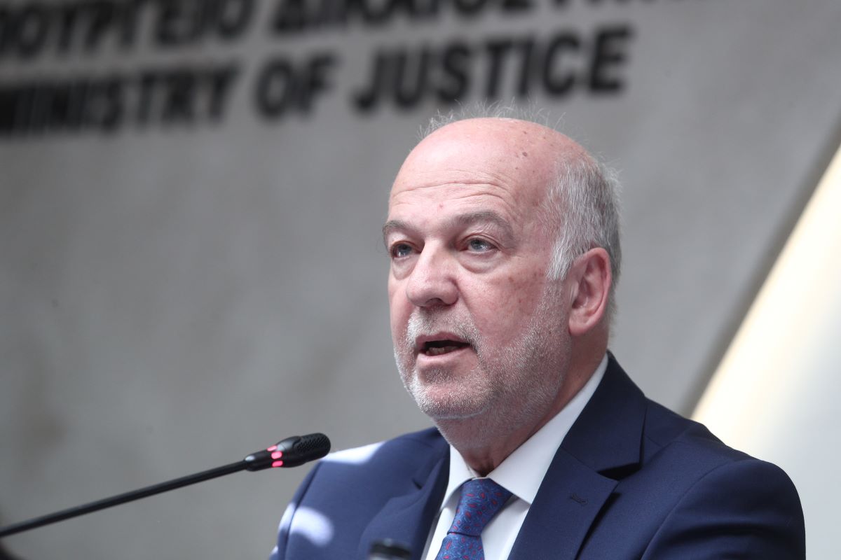 Μάτι: «Η δίκη έγινε με νομοθεσία του 2019 με διατάξεις ευμενέστερες για τους κατηγορούμενους» δηλώνει ο Φλωρίδης