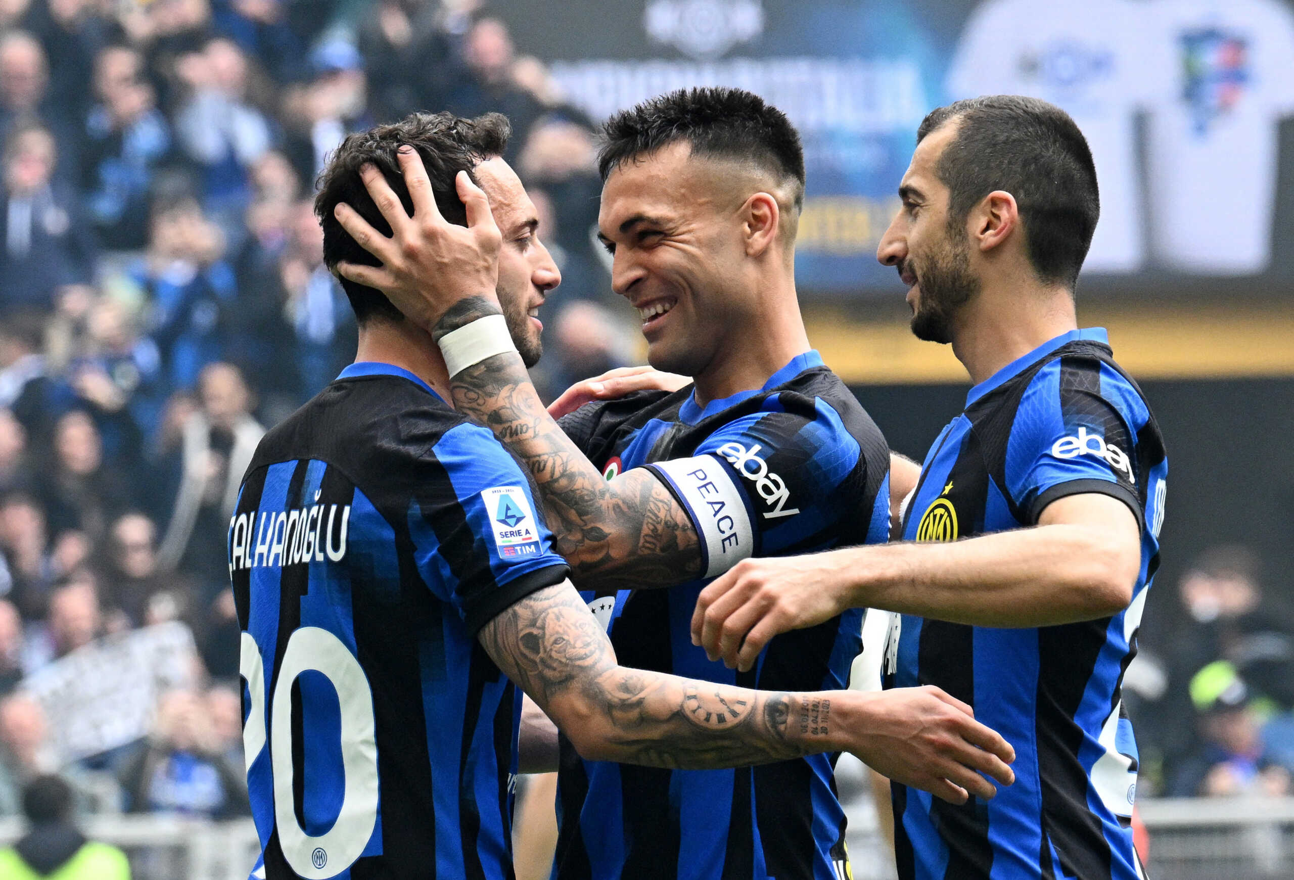 Soccer Football - Serie A - Inter Milan v Torino - San Siro, Milan, Italy - April 28, 2024 Inter Milan's Hakan Calhanoglu celebrates scoring their second goal from the penalty spot with Lautaro Martinez and Henrikh Mkhitaryan REUTERS