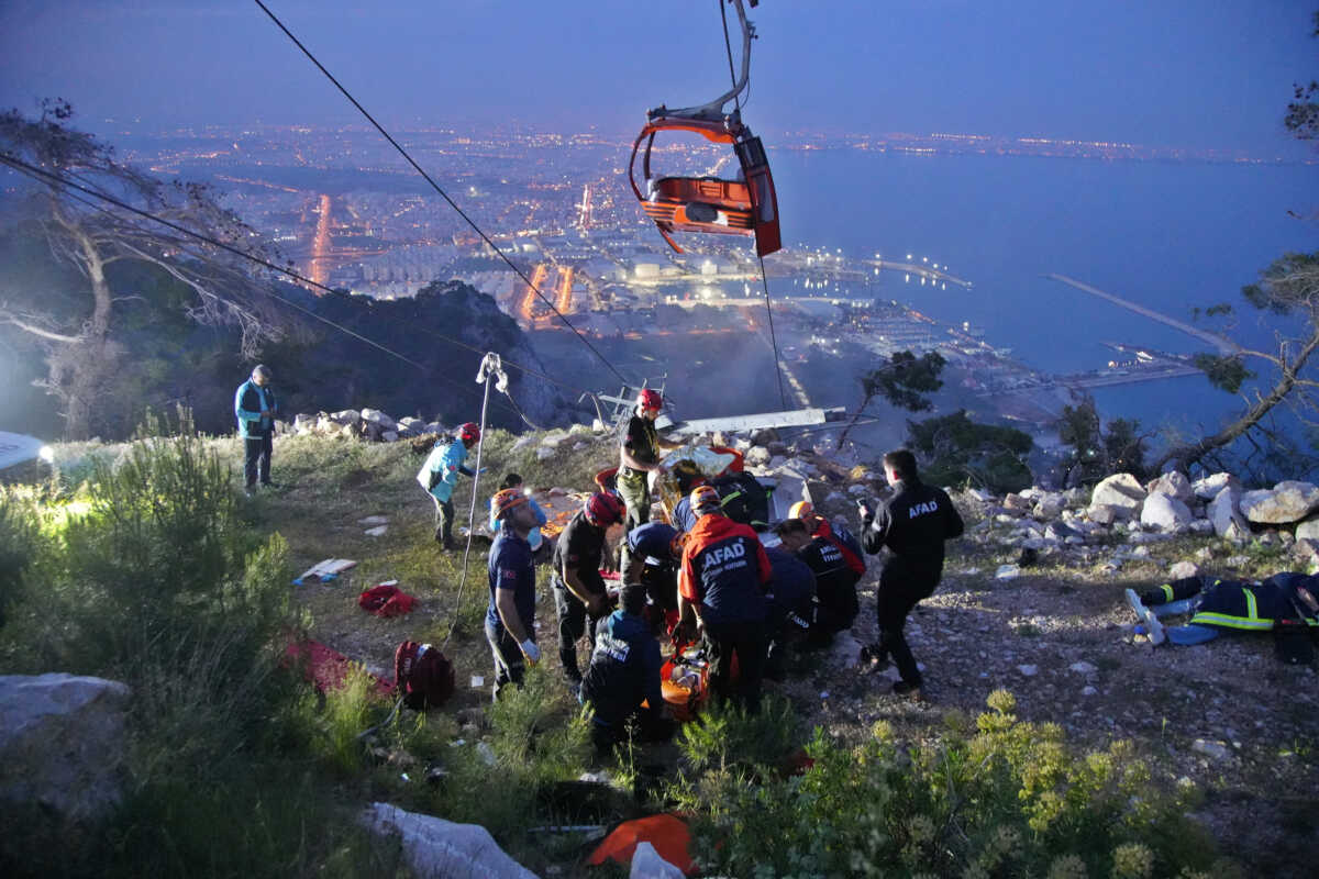 Τουρκία: Ένας νεκρός και 43 εγκλωβισμένοι από πτώση τελεφερίκ