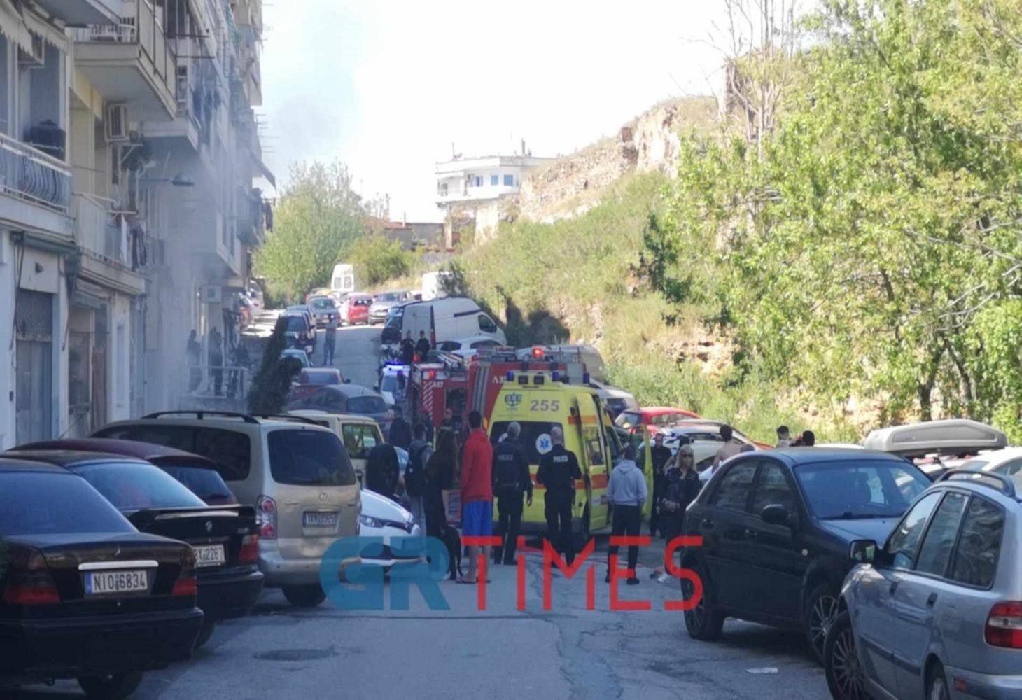 Θεσσαλονίκη: Φωτιά σε διαμέρισμα στην Παλιά Λαχαναγορά, απεγκλωβίστηκαν 8 άτομα