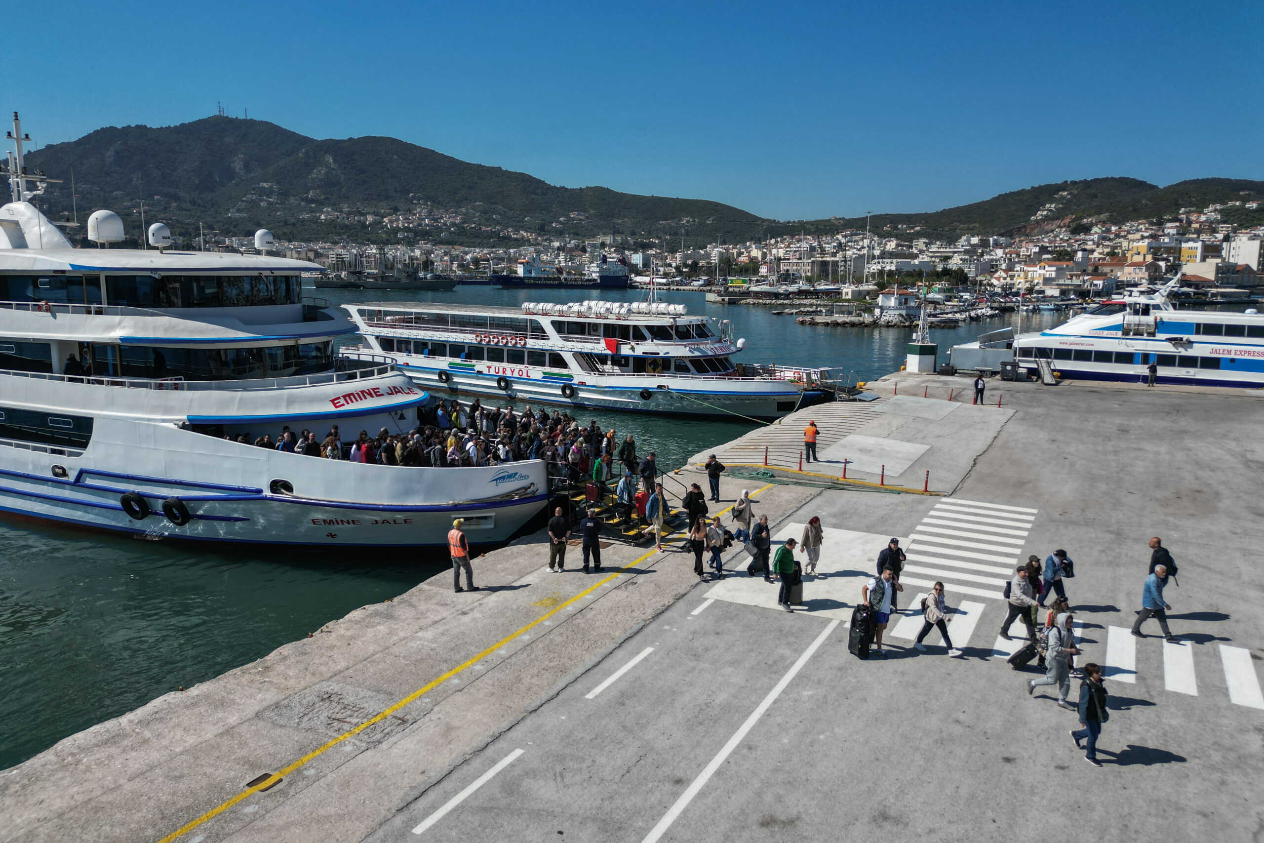 Λέσβος: 7.000 Τούρκοι τουρίστες στο νησί, εικόνες από τις μαζικές αφίξεις
