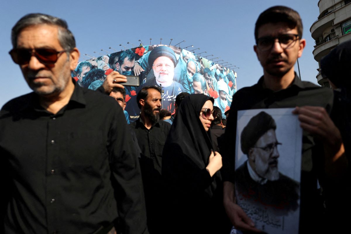 Εμπραχίμ Ραϊσί: Το Ιράν αποχαιρετά τον πρόεδρό του – Σε σιιτικό μαυσωλείο η ταφή του