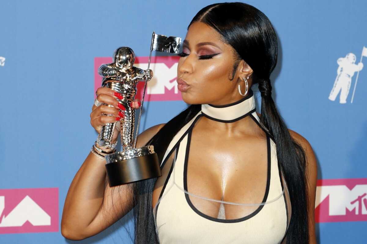 Η ράπερ Nicki Minaj συνελήφθη στο αεροδρόμιο του Άμστερνταμ ως ύποπτη για κατοχή ναρκωτικών