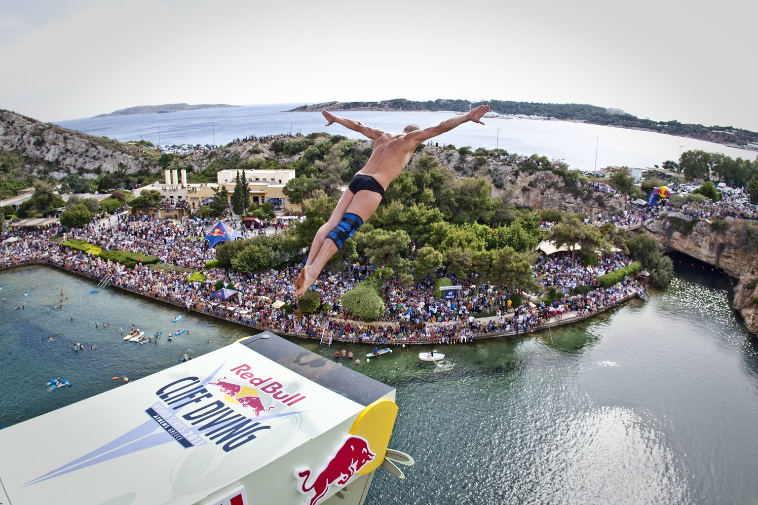 Red Bull Cliff Diving: Το πιο θεαματικό event της χρονιάς έρχεται σε 2 μόνο ημέρες