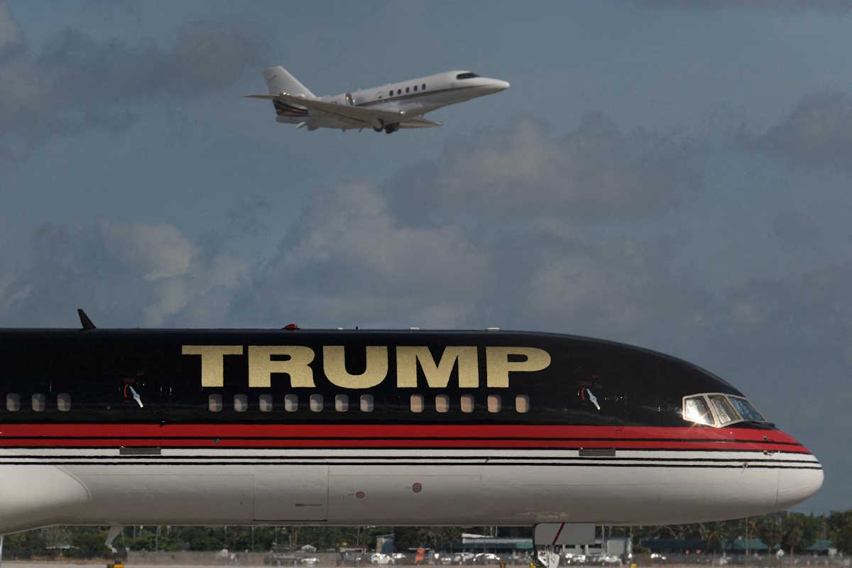 ΗΠΑ: Φτερό ιδιωτικού αεροσκάφους Boeing 757 του Ντόναλντ Τραμπ ακούμπησε άλλο αεροπλάνο