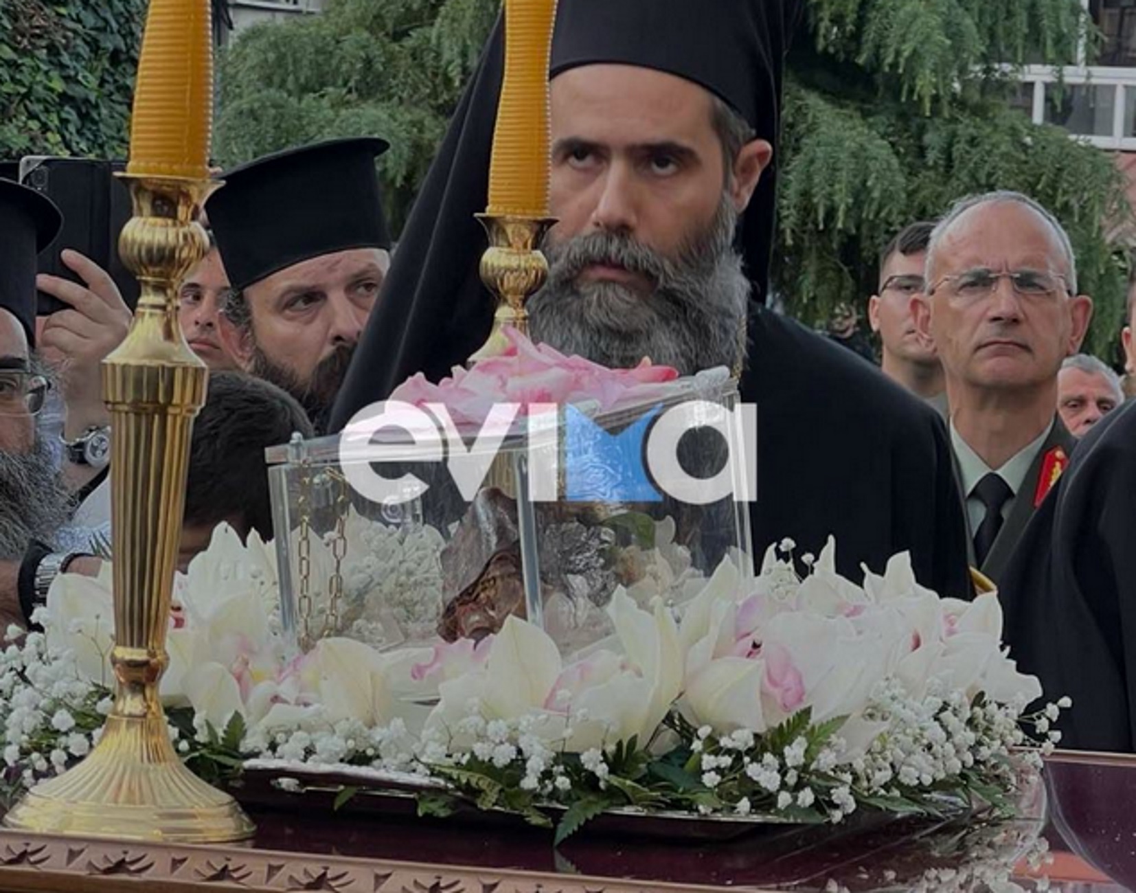 Όσιος Ιωάννης ο Ρώσσος: Ουρές πιστών στην Εύβοια, έφτασε το δεξί άφθαρτο χέρι του Αγίου