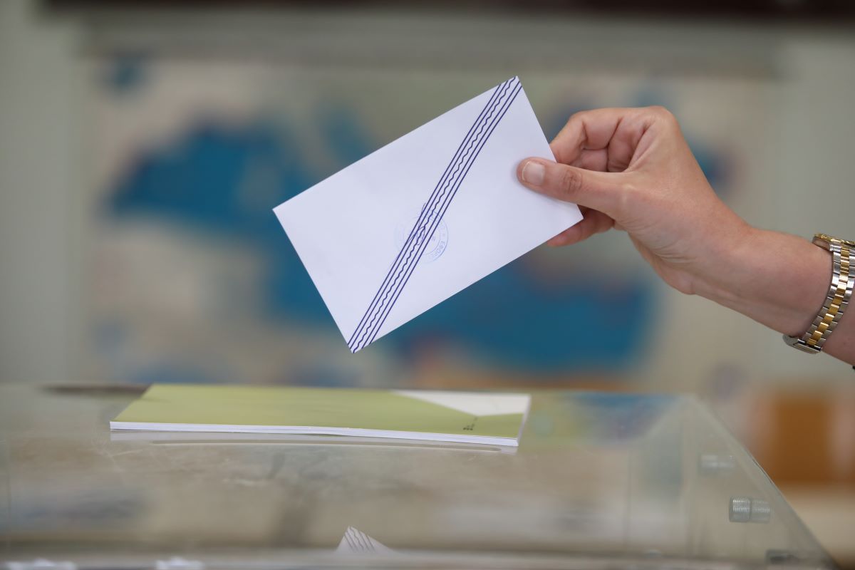 Δημοσκόπηση MRB: Στις 15,5 μονάδες η διαφορά μεταξύ ΝΔ και ΣΥΡΙΖΑ για τις ευρωεκλογές – Στο 16,5% η αδιευκρίνιστη ψήφος