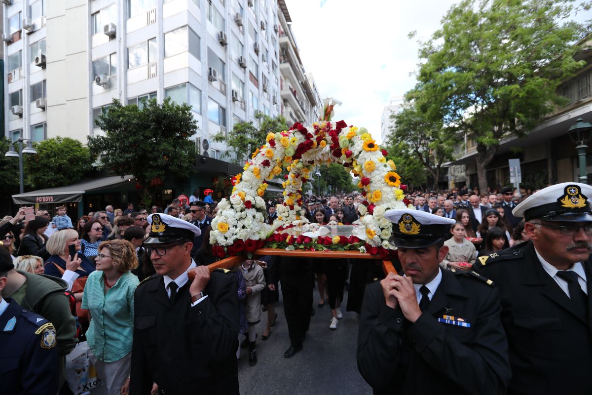 Θεσσαλονίκη: Εντυπωσιακές εικόνες από την περιφορά του Επιταφίου στον Άγιο Μηνά