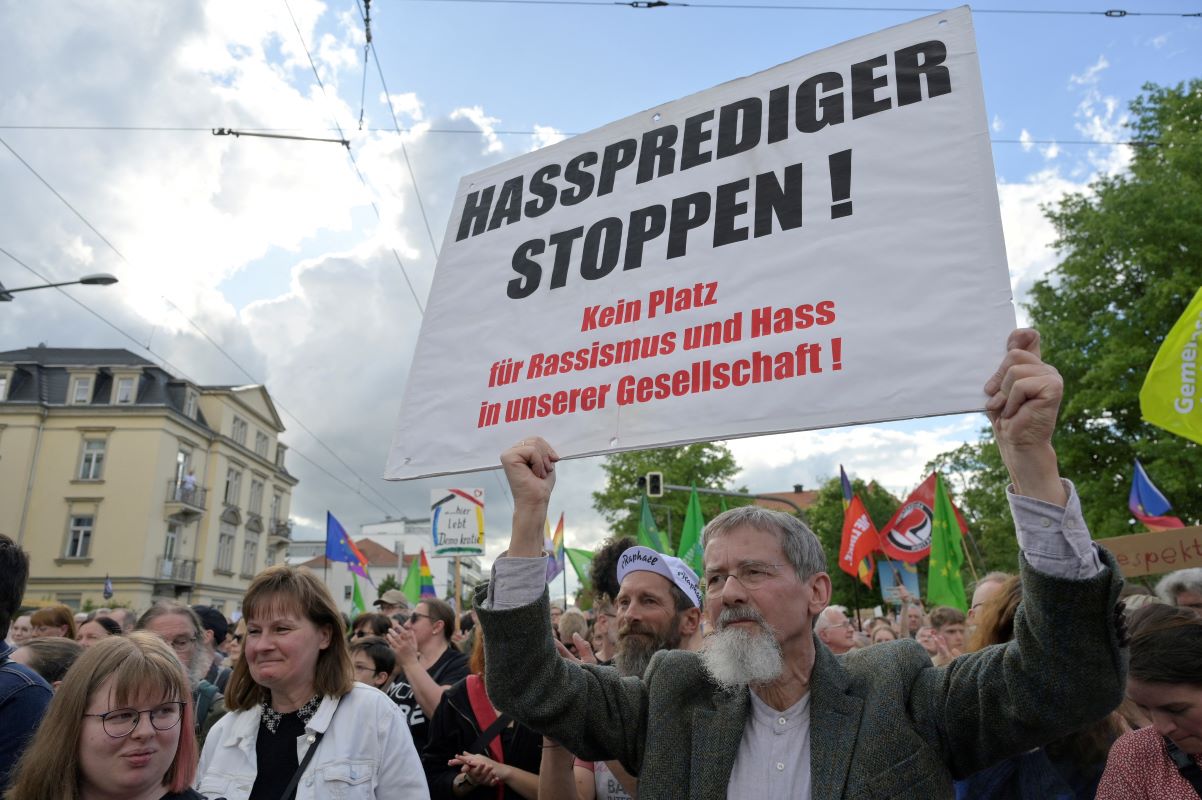 Γερμανία: Αυξάνονται τα περιστατικά βίας εναντίον πολιτικών και κομμάτων