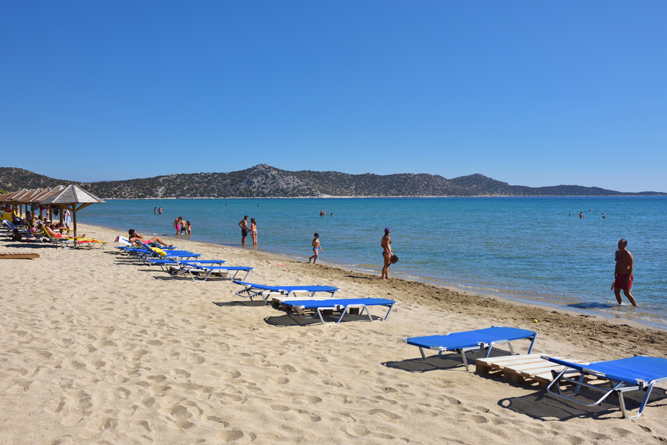 Γαλάζιες σημαίες 2024: Αυτές είναι οι πιο καθαρές παραλίες σε Αττική και Θεσσαλονίκη