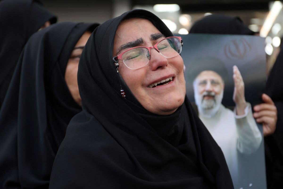 Ιράν: Θρήνος και οδύνη στην Τεχεράνη για τον θάνατο του Ραϊσί – Εκατοντάδες χιλιάδες στους δρόμους