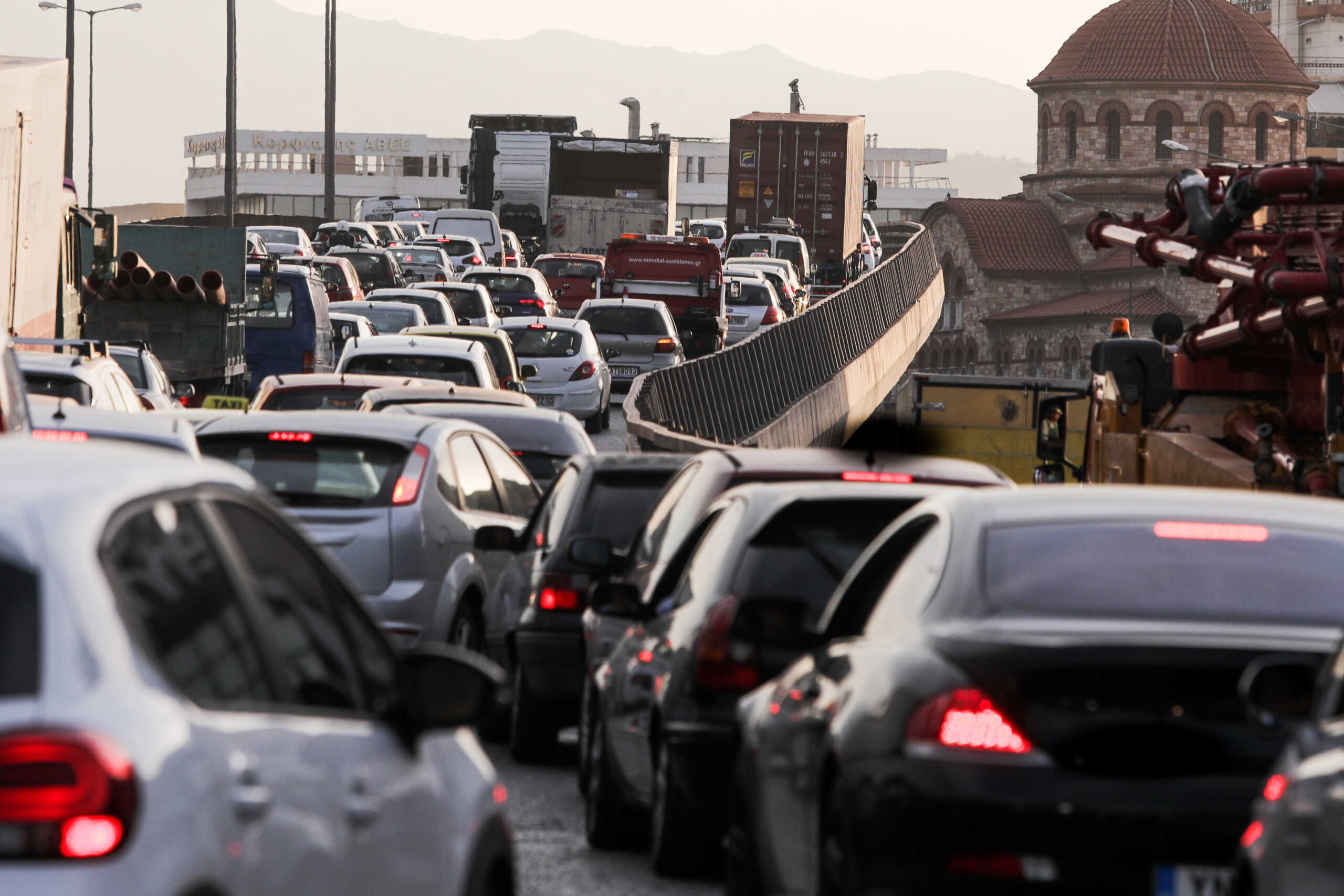 Υπουργείο Υποδομών και Μεταφορών: «Τρέχει» για το κυκλοφοριακό χάος στον Κηφισό