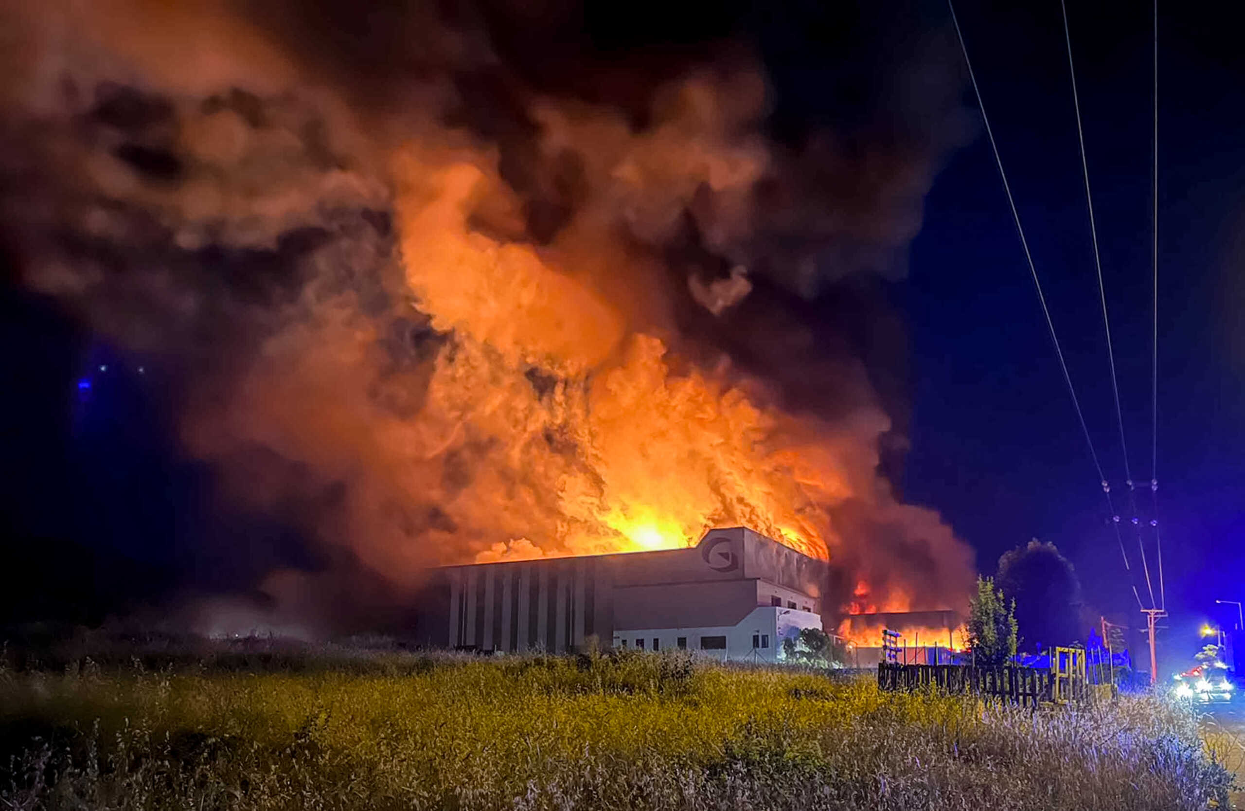 Από πρόθεση η φωτιά στο εργοστάσιο Γιαννίτση στη Λαμία